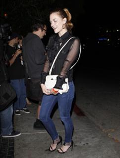 Jaime King feet photo thumbnail