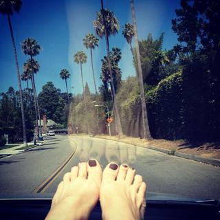 Jaime King feet photo thumbnail