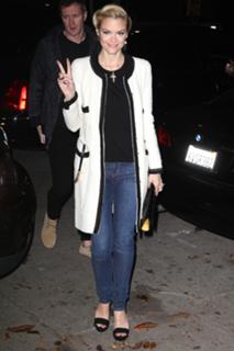 Jaime King feet photo thumbnail