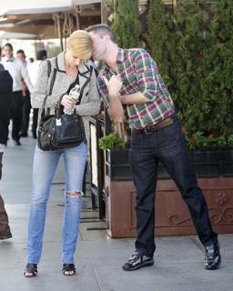 Jaime Pressly feet photo thumbnail