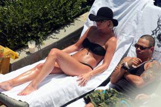 Jaime Pressly feet photo thumbnail
