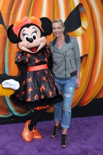 Jaime Pressly feet photo thumbnail