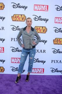 Jaime Pressly feet photo thumbnail