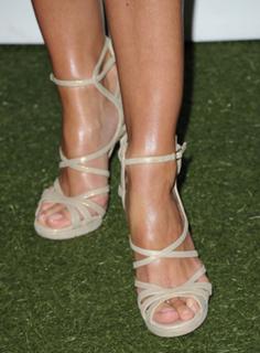 Jaime Pressly feet photo thumbnail