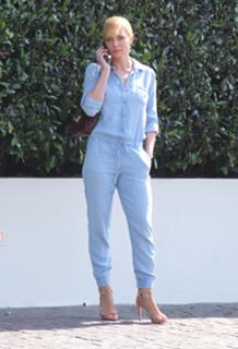 Jaime Pressly feet photo thumbnail