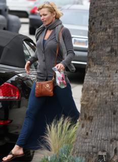 Jaime Pressly feet photo thumbnail
