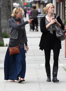 Jaime Pressly feet photo thumbnail