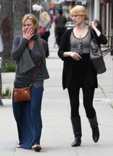 Jaime Pressly feet photo thumbnail