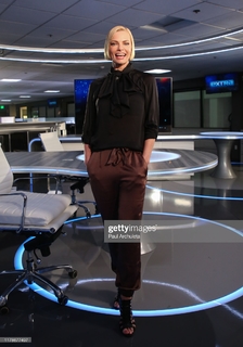 Jaime Pressly feet photo thumbnail