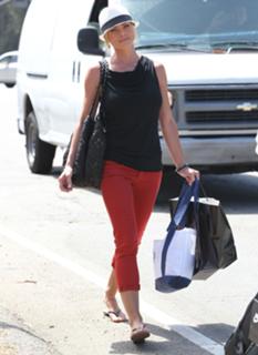 Jaime Pressly feet photo thumbnail
