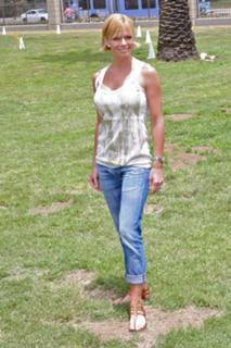 Jaime Pressly feet photo thumbnail