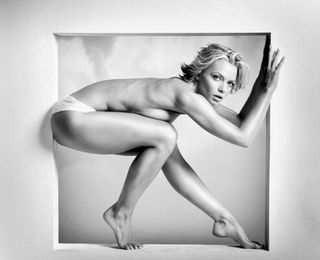 Jaime Pressly feet photo 3