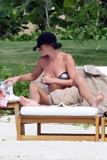 Jaime Pressly feet photo 1