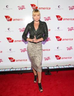 Jaime Pressly feet photo thumbnail