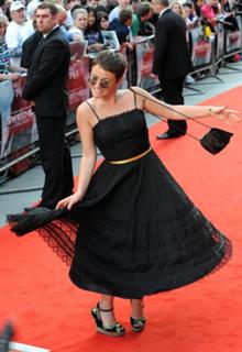 Jaime Winstone feet photo 7