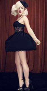 Jaime Winstone feet photo 11