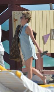 Jaime Winstone feet photo 19
