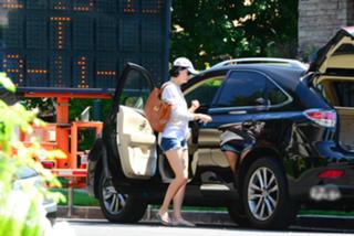 Jaimie Alexander feet photo thumbnail