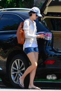 Jaimie Alexander feet photo thumbnail