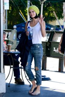 Jaimie Alexander feet photo thumbnail
