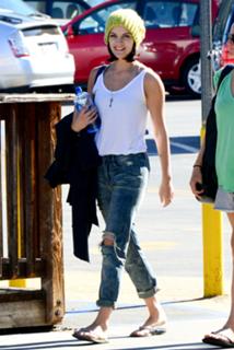 Jaimie Alexander feet photo thumbnail