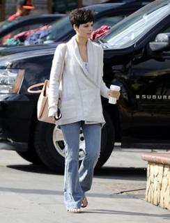 Jaimie Alexander feet photo thumbnail
