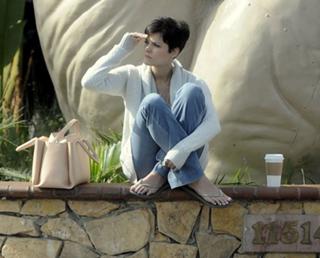 Jaimie Alexander feet photo thumbnail