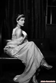 Jaimie Alexander feet photo thumbnail