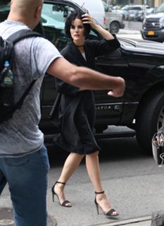 Jaimie Alexander feet photo thumbnail