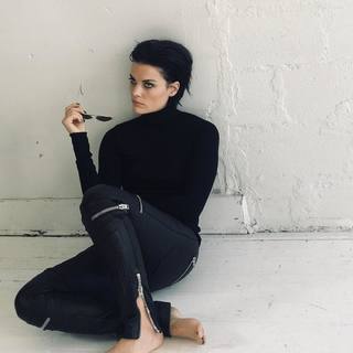 Jaimie Alexander feet photo thumbnail
