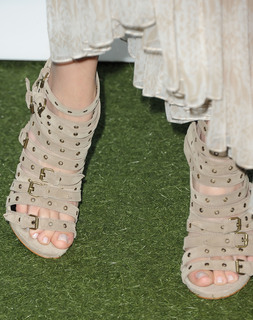 Jaimie Alexander feet photo thumbnail