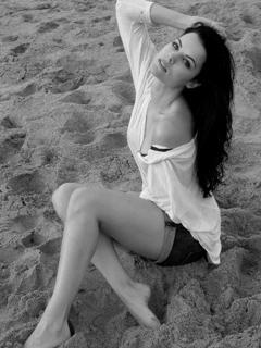 Jaimie Alexander feet photo thumbnail