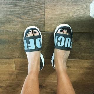 Jameela Jamil feet photo thumbnail