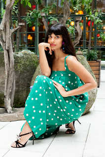 Jameela Jamil feet photo thumbnail