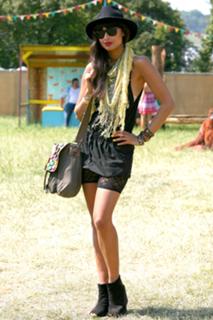 Jameela Jamil feet photo thumbnail