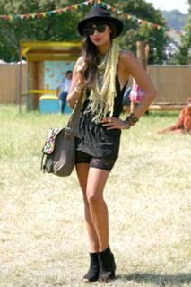 Jameela Jamil feet photo thumbnail