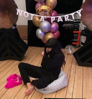 Jameela Jamil feet photo thumbnail