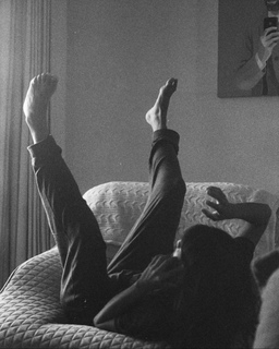 Jameela Jamil feet photo thumbnail