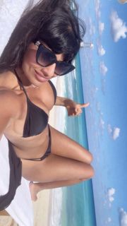 Jameela Jamil feet photo 2