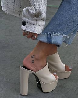 Jami Alix feet photo 12