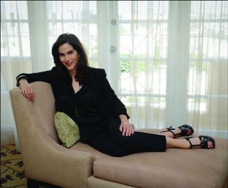 Jami Gertz feet photo thumbnail