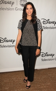 Jami Gertz feet photo thumbnail