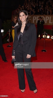 Jami Gertz feet photo thumbnail