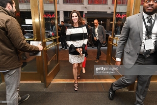 Jami Gertz feet photo thumbnail