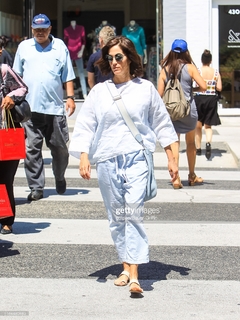 Jami Gertz feet photo thumbnail