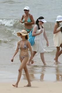 Jami Gertz feet photo thumbnail