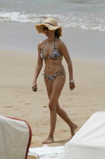 Jami Gertz feet photo thumbnail