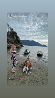 Jamie Anderson feet photo 17