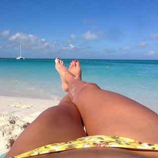 Jamie Chung feet photo thumbnail