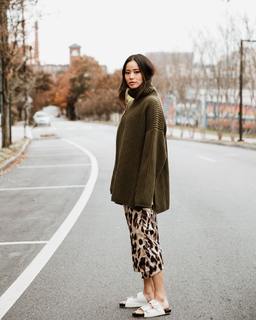 Jamie Chung feet photo thumbnail